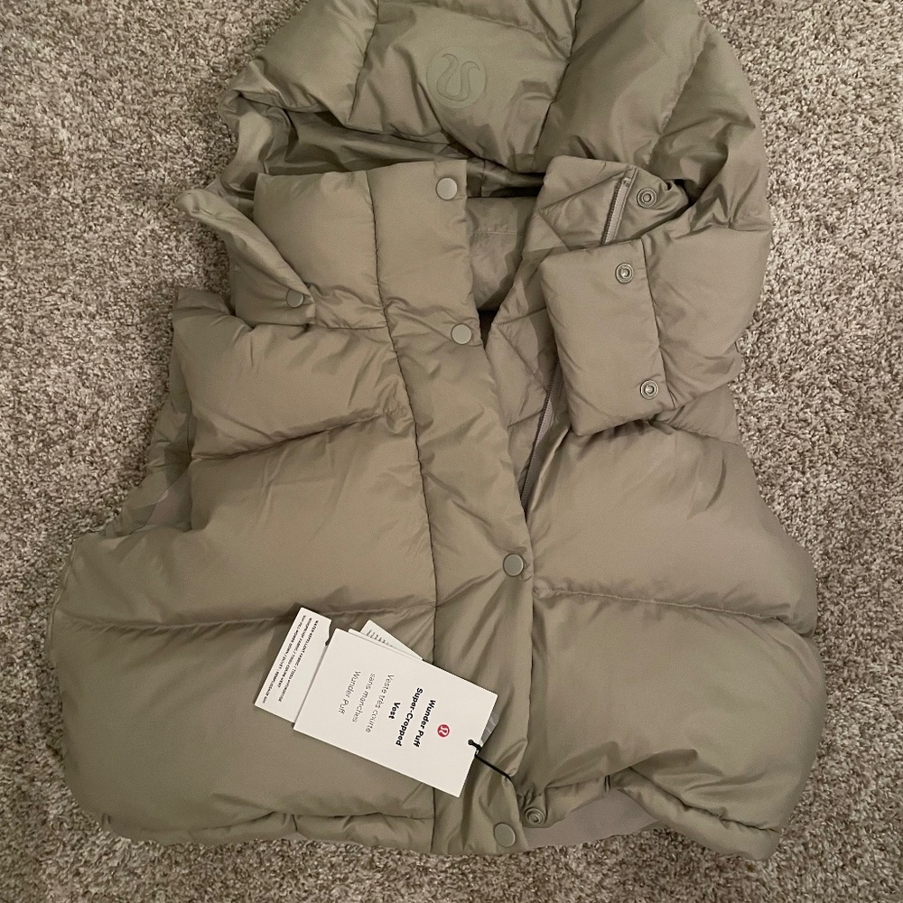 Lulu Lemon Wunder Puff Super Cropped - Beige
